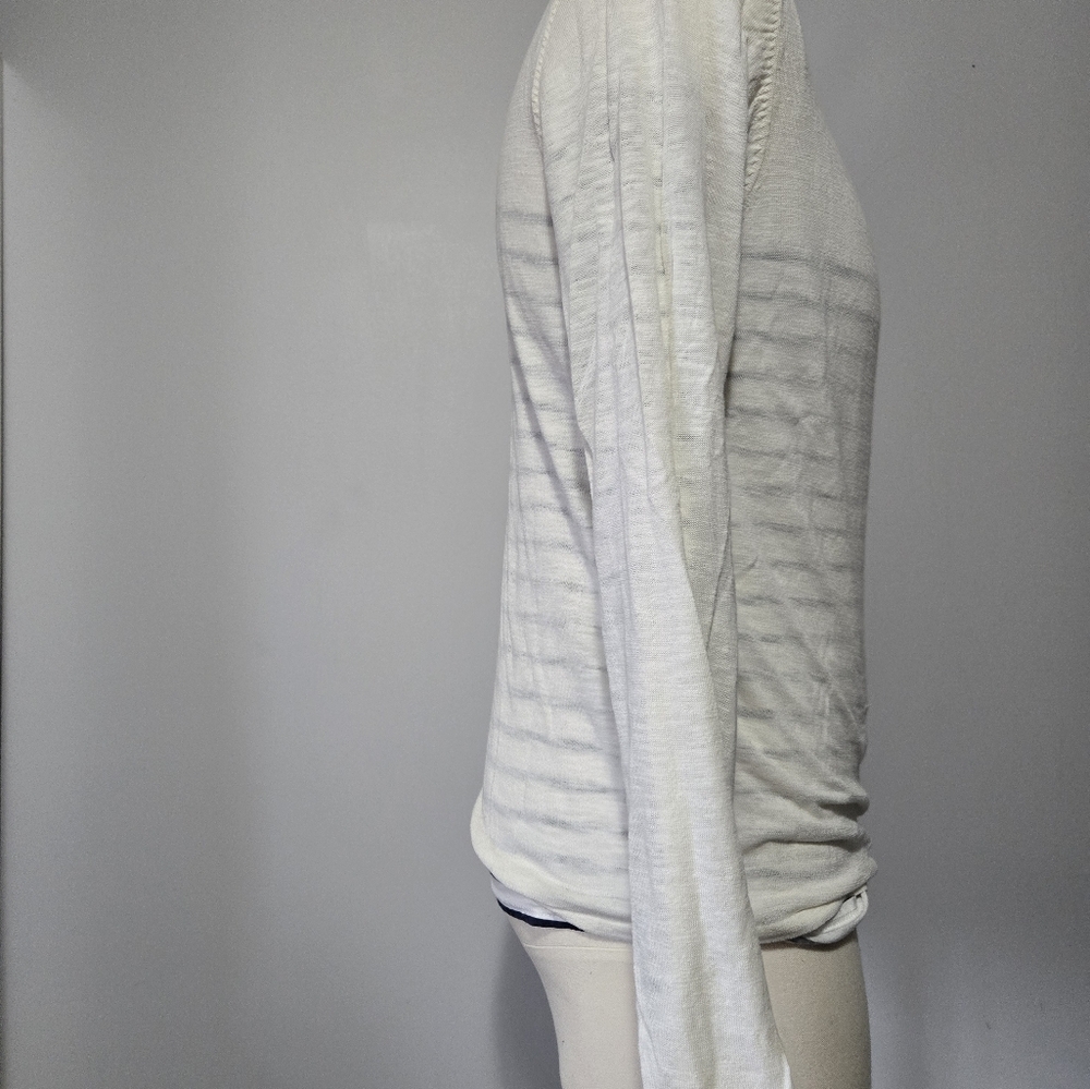 7 FOR ALL MANKIND layered Cotton Long Sleeve V Neck Top. Size Medium - Picture 5 of 10